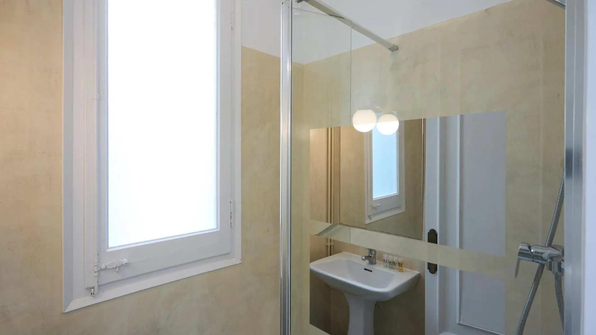 63Par1016- Sunny Apartment In Paralel Barcelona