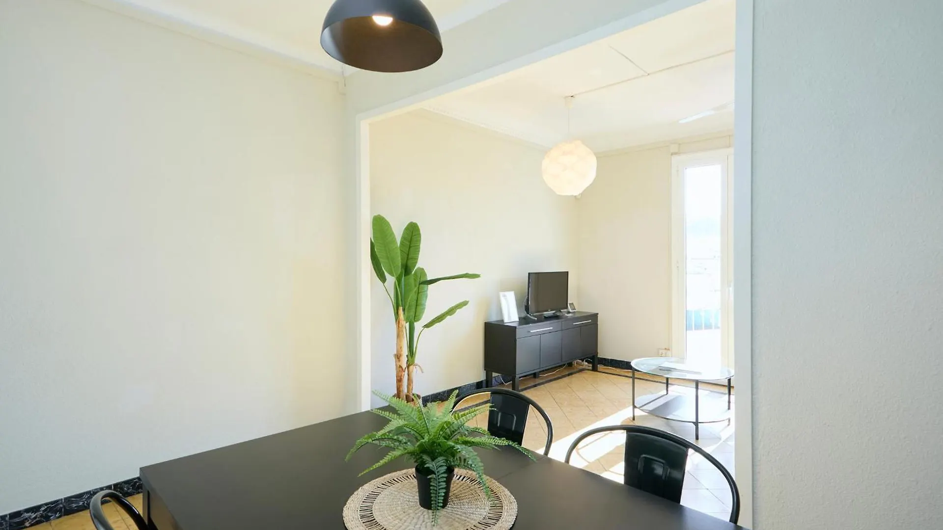 63Par1016- Sunny Apartment In Paralel Barcelona Spain